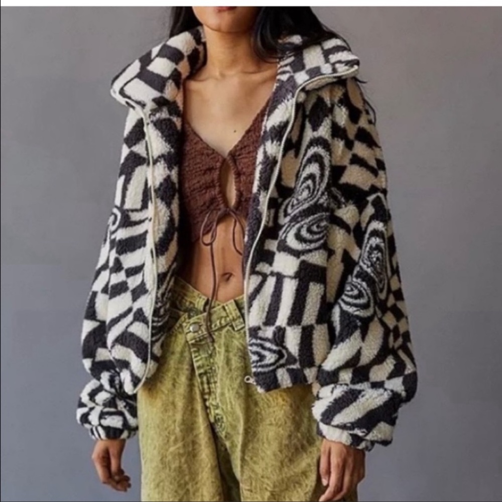 Urban Outfitters Cozy Sherpa Jacket. Size XS